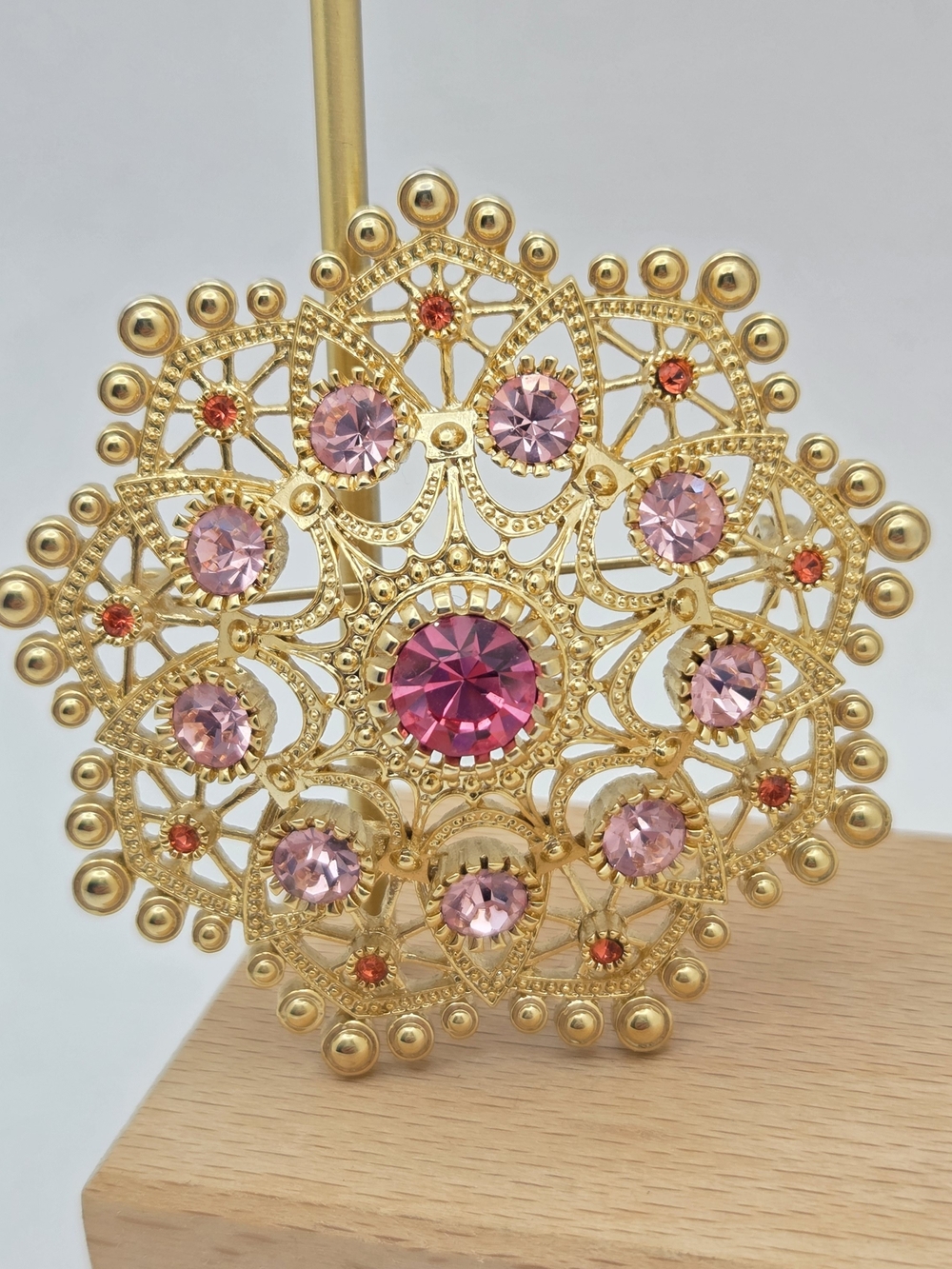 Vintage GRAZIANO Pink Rhinestone Filigree Mandala Starburst Brooch Gold Tone Pin
